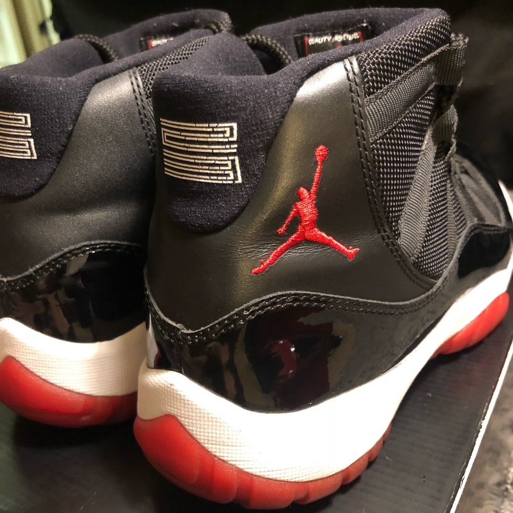 NIKE AIR JORDAN 11 BRED
